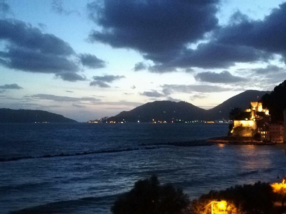 Il Faro Dei Poeti Apartamento Lerici Exterior foto